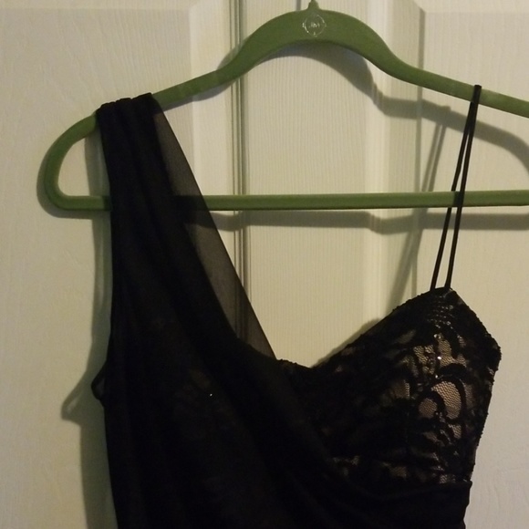 Dress - Picture 3 of 8